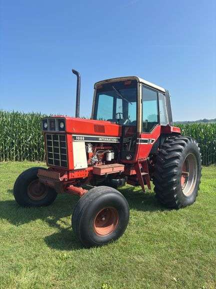 International 1086 Tractor (Nice Running Tractor)