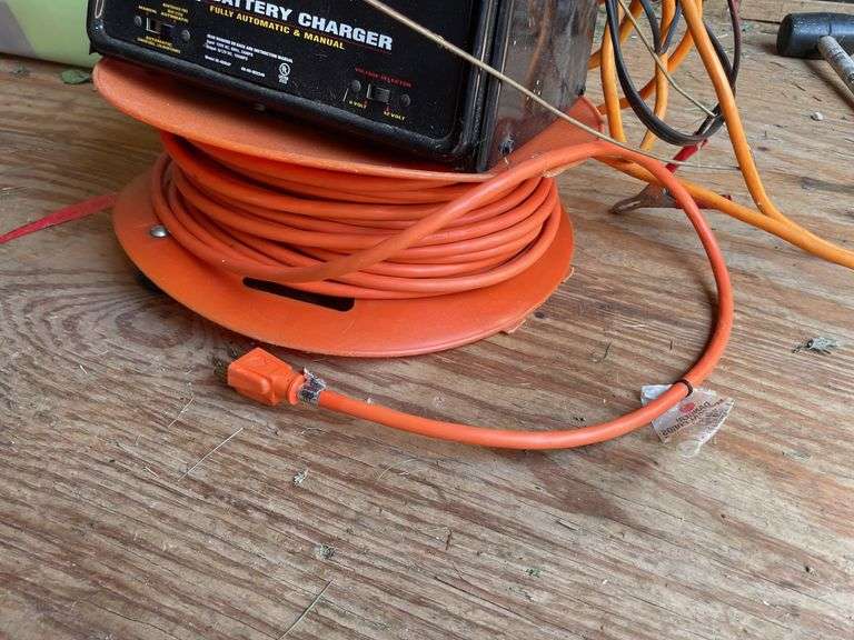 BATTERY CHARGER AND EXT. CORDS