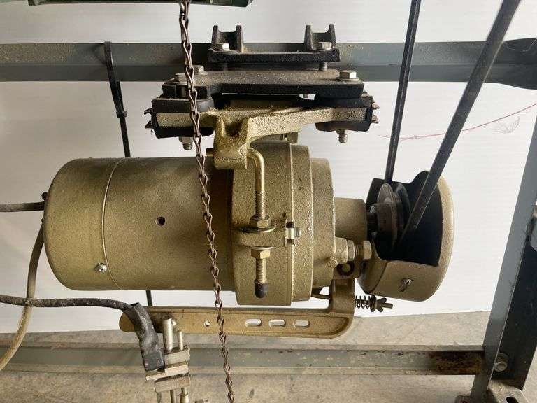 Wilcox and Gibbs surger industrial sewing machine with foot pedals