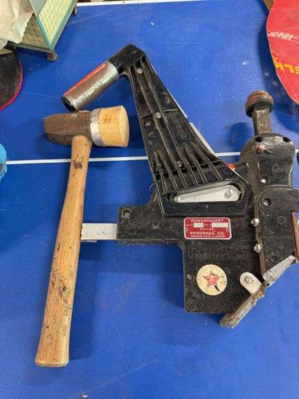 HARDWOOD NAILER AND MALLET