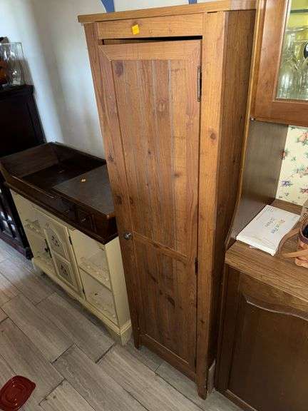 DUTCH PANTRY WITH ADJUSTABLE SHELVING