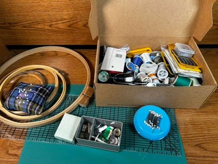 SEWING ITEMS, ROTARY MAT & CRAFTING HOOPS