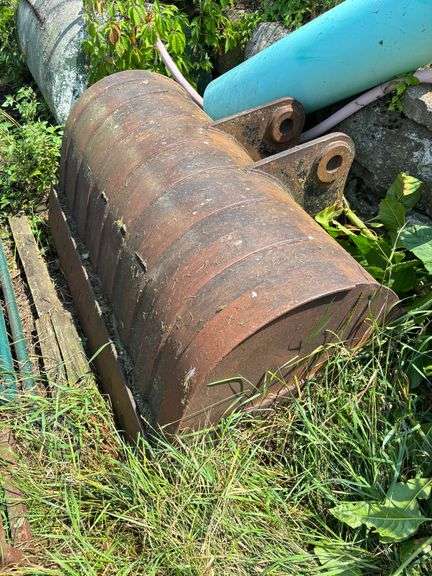60" Smooth Edge Bucket (Backhoe or Trackhoe )