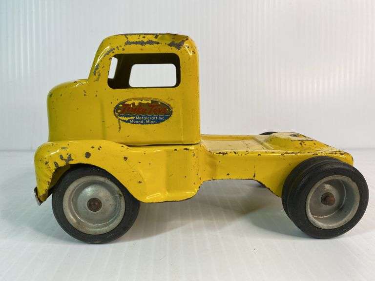 Early Tonka Mound Metalcraft Inc. Truck