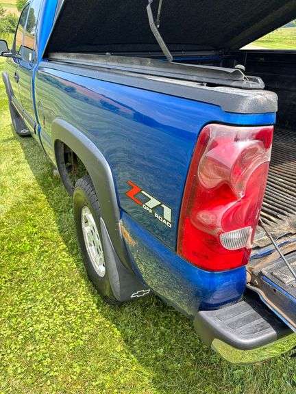 2003 Chevrolet 1500 Extended cab , 4x4 , Leather Interior, Good Running Truck