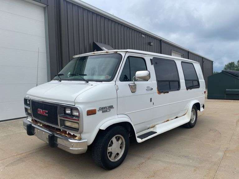 1995 Chevrolet G20 conversion van - showing 173,928 miles