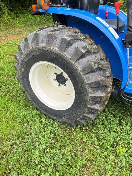 New Holland Workmaster 40 Tractor , 4WD with front end loader, Pto , 3 pt. , (Only 276 Hours )