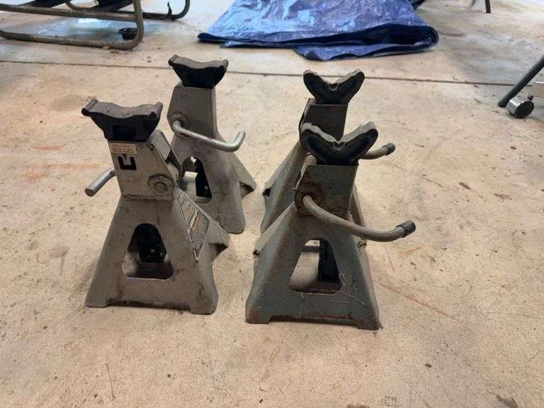 4 JACKSTANDS