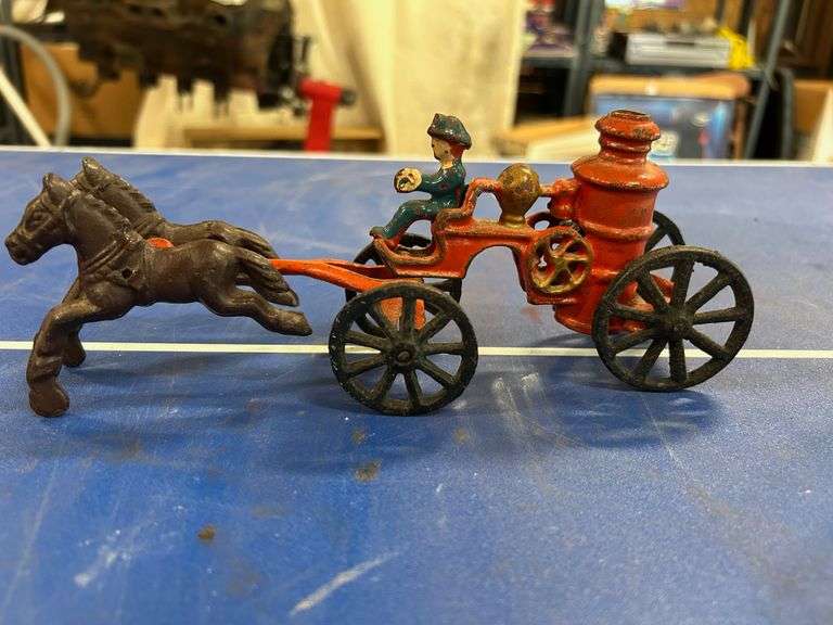 CAST IRON HORSE DRAWN FIRE ENGINE (BRAND UNKNOWN)
