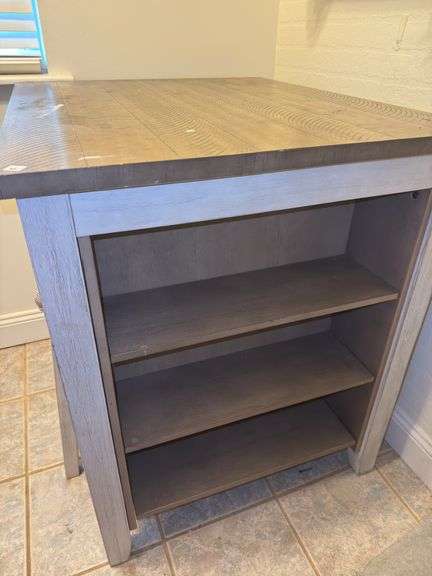 Rustic Style Kitchen Table and Stools