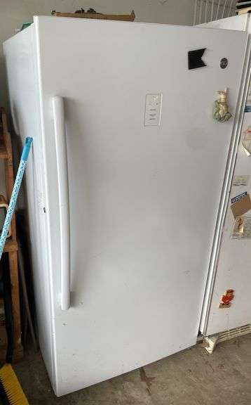 GE UPRIGHT FREEZER WORKS WELL