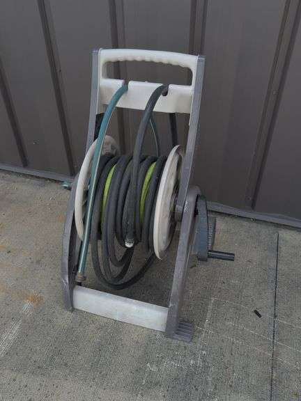 Garden hose with standing reel