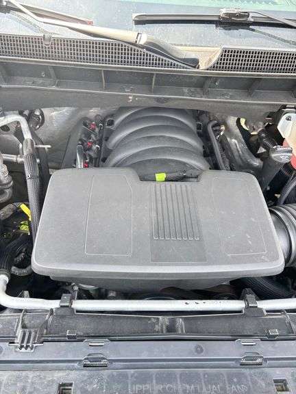 2021 Chevrolet 1500 LTZ , 4x4 ,Only 31,000 miles ,Leer Hard Top Bed Cover , Sharp !