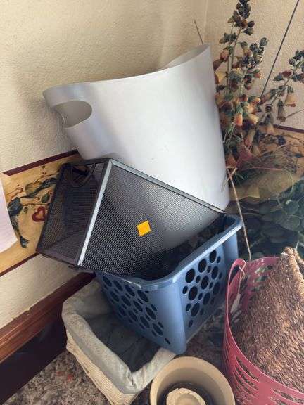 ALL CONTENTS ON TOP OF COUNTER (PICTURED)
