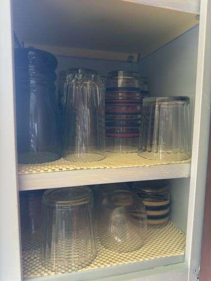 CONTENTS OF CUPBOARD INCL. DISHES AND DRINKING GLASSES