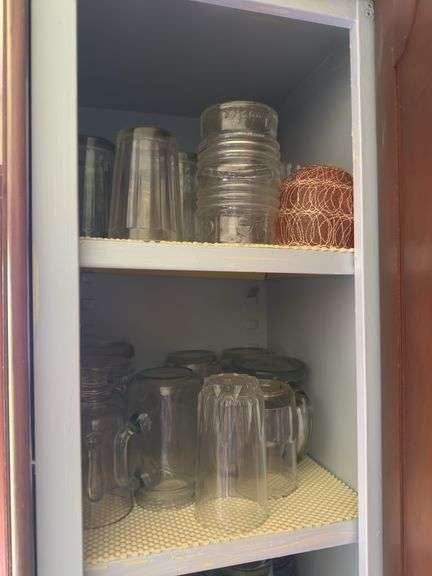 CONTENTS OF CUPBOARD INCL. DISHES AND DRINKING GLASSES