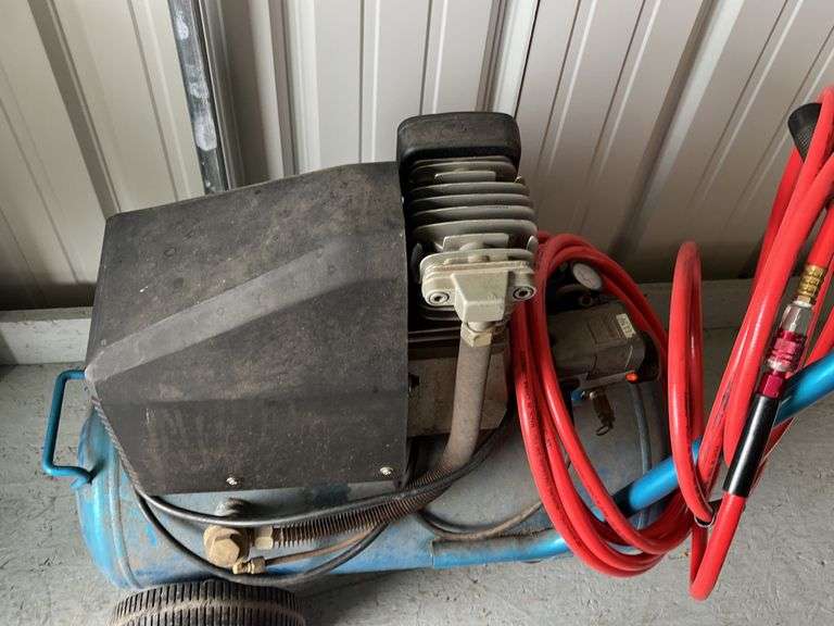 Puma Model AC1008 8 Gallon Air Compressor