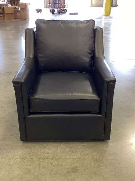 UNIVERSAL Leather Swivel Chair