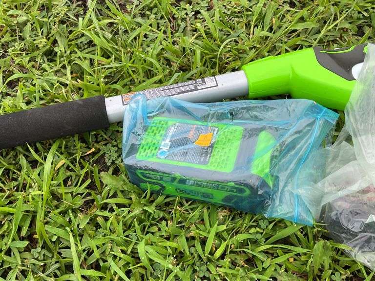 Greenworks Battery Pruner