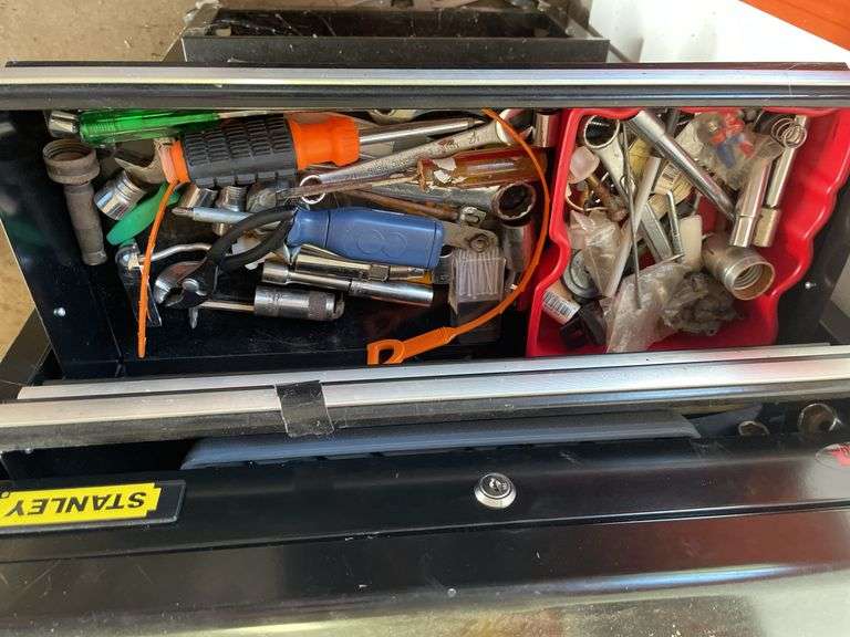 STANLEY ROLLIGN TOOL CHEST WITH TOOLS