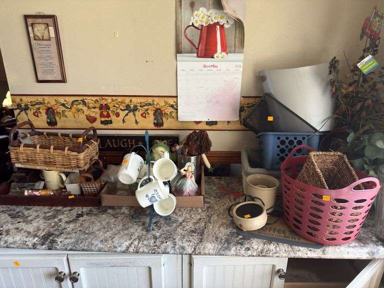 ALL CONTENTS ON TOP OF COUNTER (PICTURED)