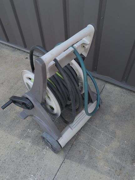 Garden hose with standing reel