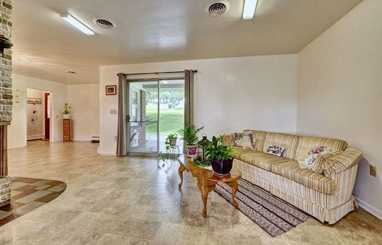 Brick Ranch Home in Sugarcreek