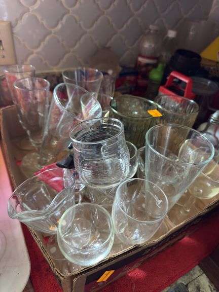 DRINKING GLASSES, KNIVES, DISH DRAINER AND KITCHEN ITEMS