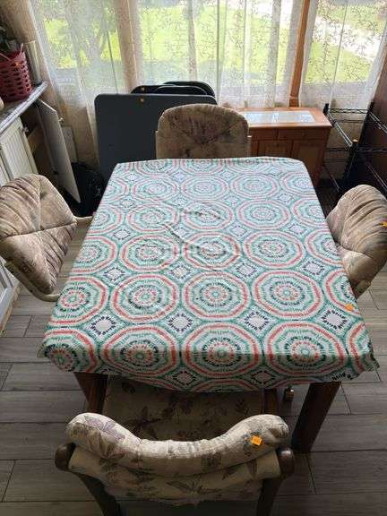 WOODEN TABLE WITH 4 ROLLING CHAIRS