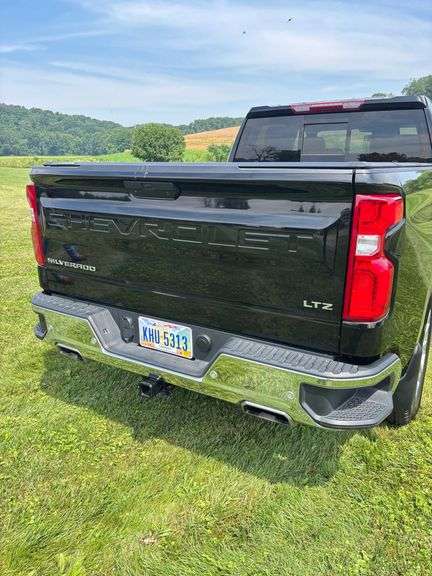 2021 Chevrolet 1500 LTZ , 4x4 ,Only 31,000 miles ,Leer Hard Top Bed Cover , Sharp !