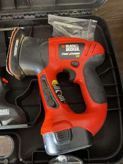 BLACK & DECKER PAIR OF SANDERS