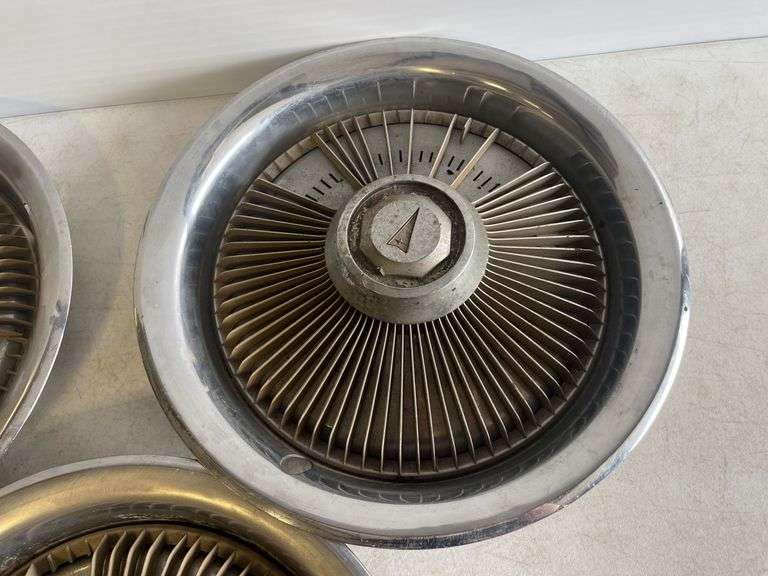 (3) Pontiac turbine style hubcaps