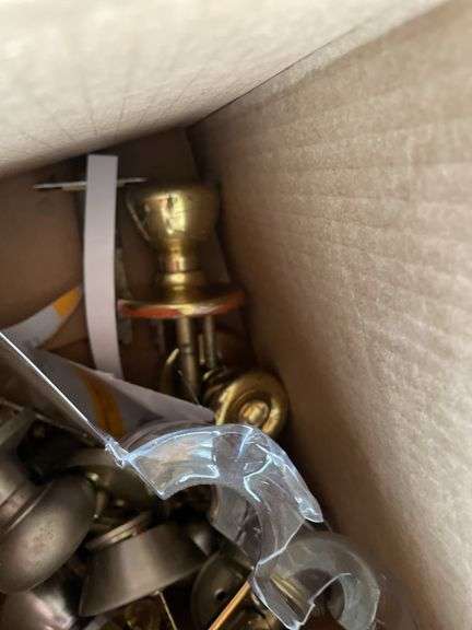 DOOR KNOB HARDWARE
