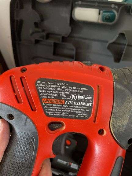 BLACK & DECKER PAIR OF SANDERS