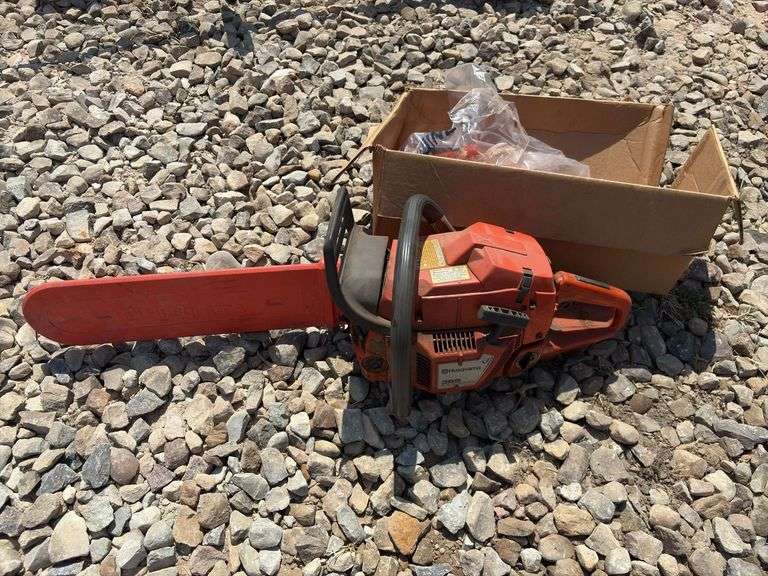 Husqvarna 365 special chainsaw - handle is broke but new replacement is here