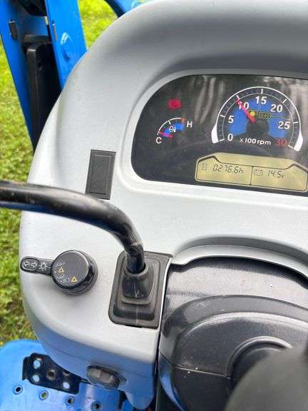 New Holland Workmaster 40 Tractor , 4WD with front end loader, Pto , 3 pt. , (Only 276 Hours )