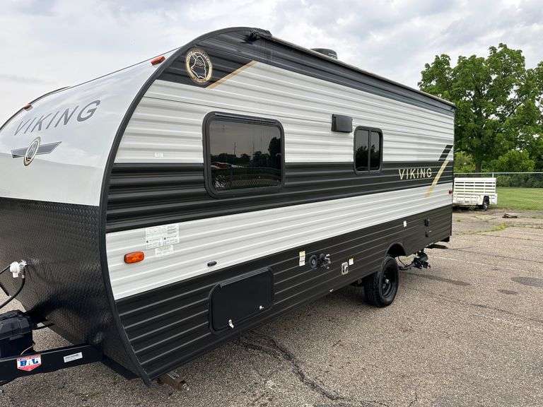 2022 Viking by Forest River M-182DBU Ultra Lite Series