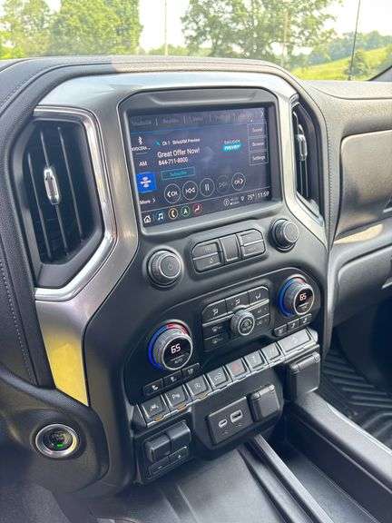 2021 Chevrolet 1500 LTZ , 4x4 ,Only 31,000 miles ,Leer Hard Top Bed Cover , Sharp !