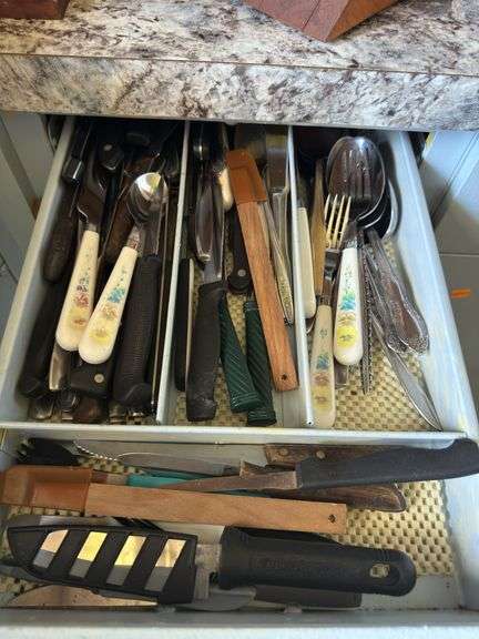 CONTENTS OF CUPBOARD PANS AND RAGS