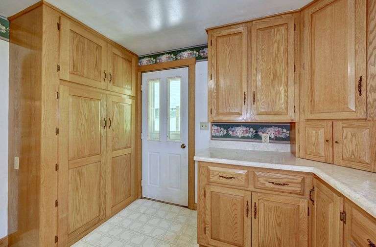Absolute Home & Outbuildings on 3.75 Acres
