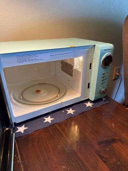 VINTAGE FLOOR LAMP, END TABLE AND RETRO MICROWAVE