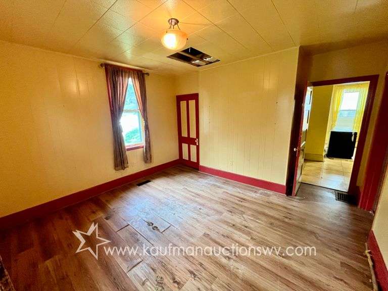 Fairmont 4 Bedroom Home with 4 Bay Garage