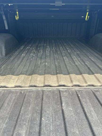 2021 Chevrolet 1500 LTZ , 4x4 ,Only 31,000 miles ,Leer Hard Top Bed Cover , Sharp !