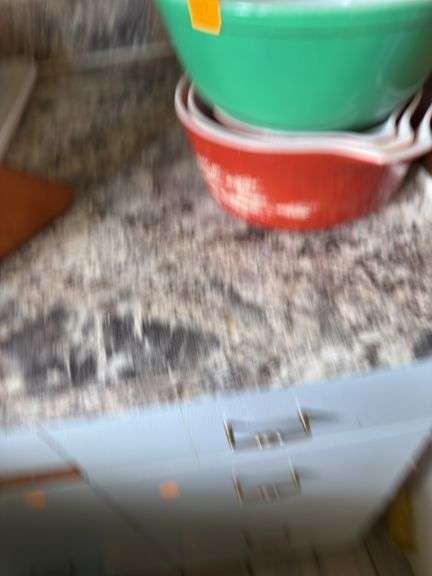 VINTAGE PYREX DISHES ASSORTMENT