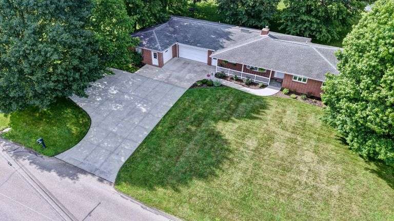 Brick Ranch Home in Sugarcreek