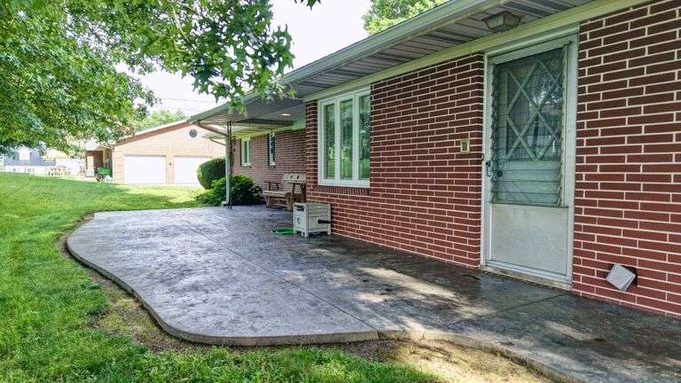 Brick Ranch Home in Sugarcreek