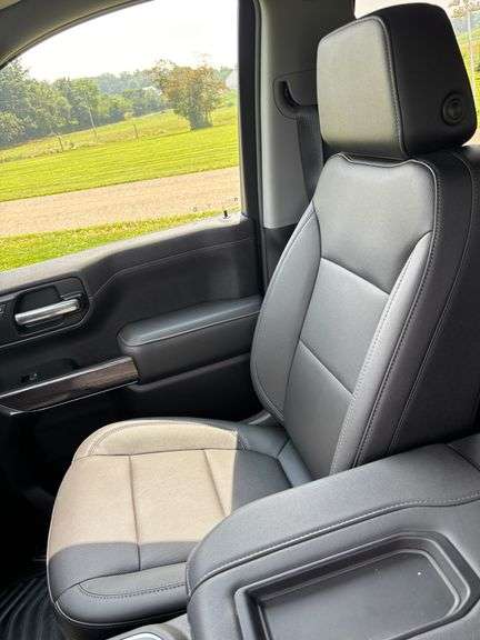 2021 Chevrolet 1500 LTZ , 4x4 ,Only 31,000 miles ,Leer Hard Top Bed Cover , Sharp !