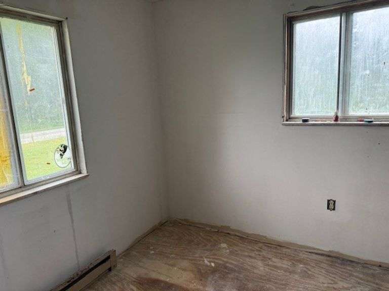 3 Bedroom Investment Home on 1.2 Acres