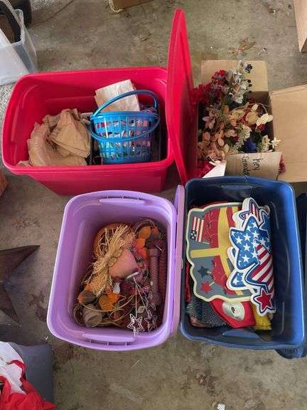 TOTES OF RUSTIC AND FLORAL DECOR