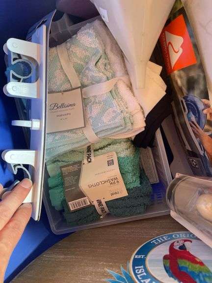 TOTE OF KITCHEN ITEMS, WASH CLOTHS AND BATH BOMBS